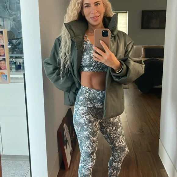 Vintage Havana ,Green Puffer Jacket with High Collar and Oversized Fit - Picture 6 of 6